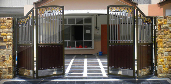 swing auto gate